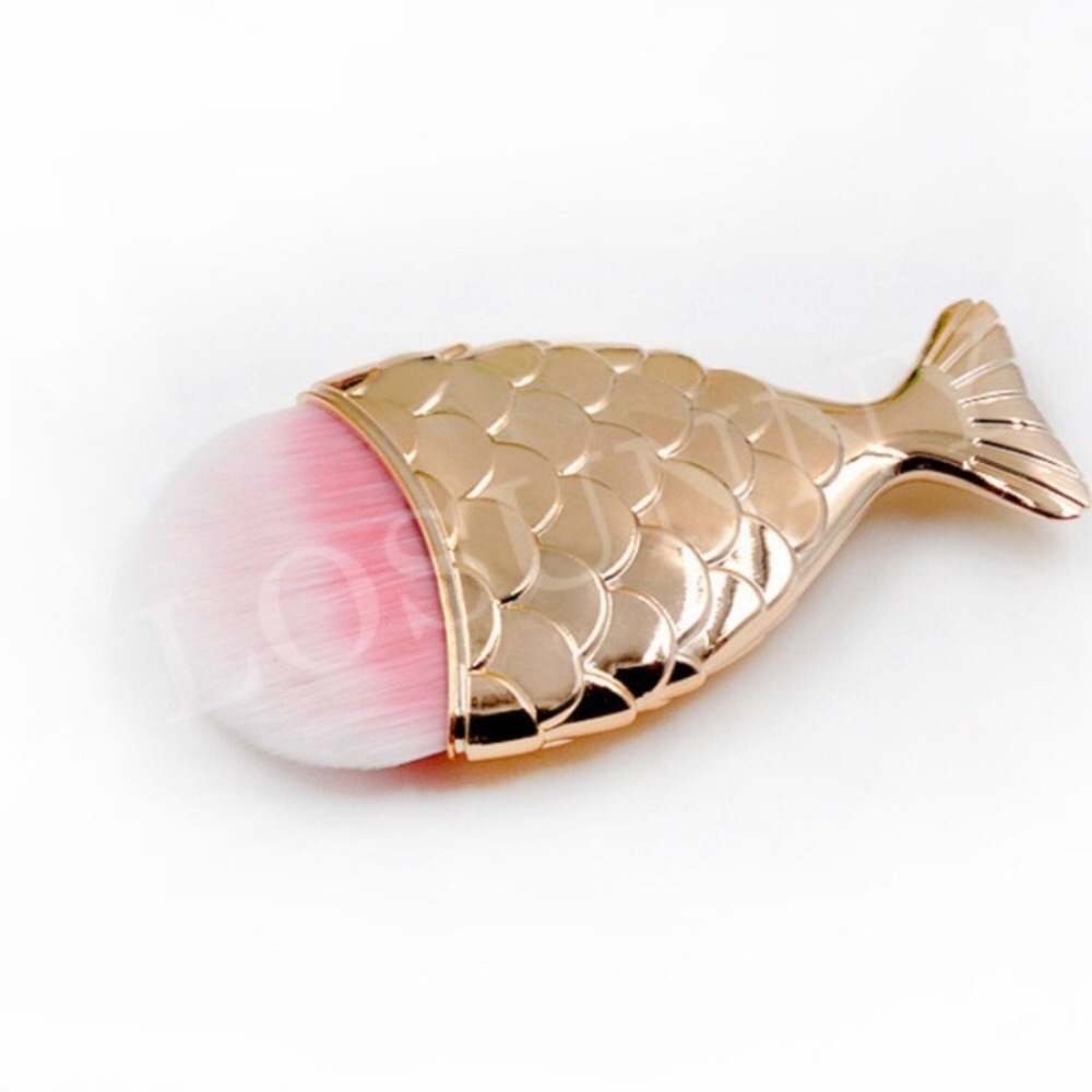 🧜‍♀️ Mermaid Tail Makeup Foundation Brush Gold
